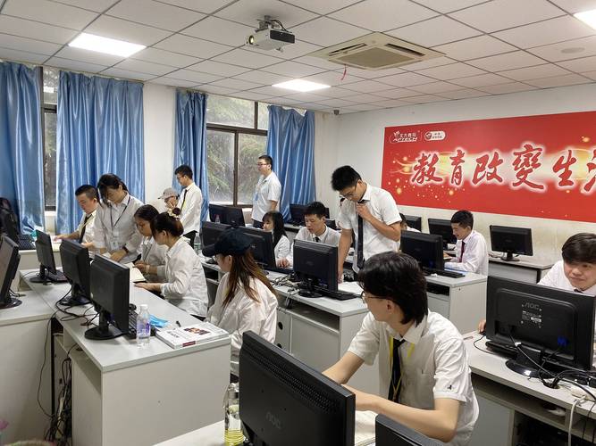 大学计算机专业和培训机构区别,扎心了